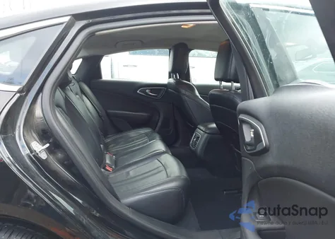 2015 Chrysler 200 C z USA, uszkodzony, nr VIN 1C3CCCEG5FN586271